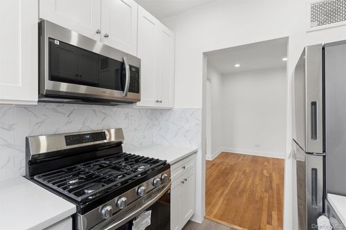 705-68-61 Yellowstone Boulevard, New York, NY, 11375 | Card Image