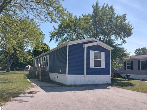 2751 Ray Blvd, Traverse City, MI, 49686-4924 | Card Image
