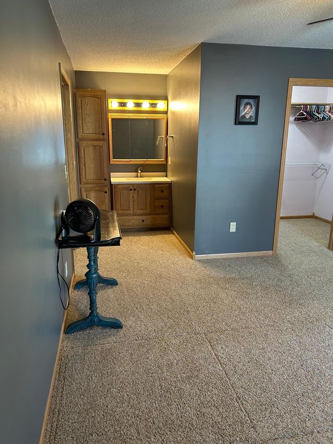Main bedroom vanity | Image 5