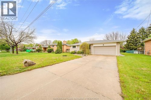890 Wallace Ave, Windsor, ON, N9G1M3 | Card Image