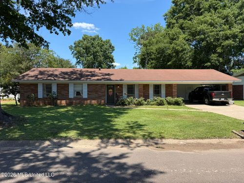 105 Earhart Dr, Natchez, MS, 39120-4305 | Card Image