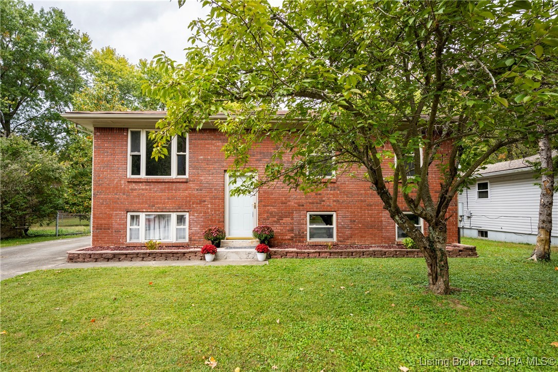 311 Pimlico Drive, For Sale in New Albany Zoocasa