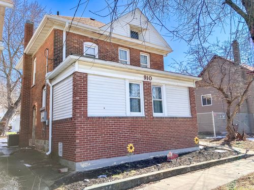 910 Main St, Savanna, IL, 61074-1323 | Card Image