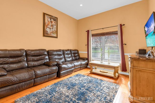90 Pheasant Run, Townhouse with 2 bedrooms, 2 bathrooms and null parking in Edison NJ | Image 4