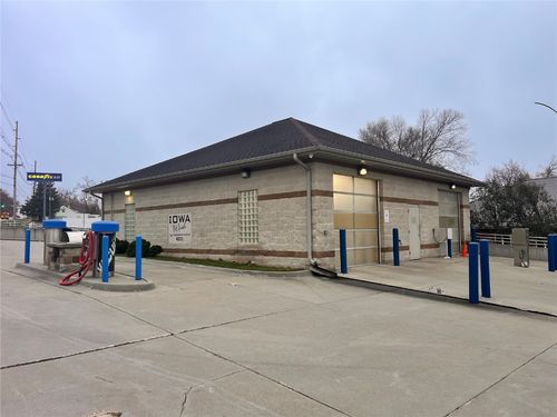 4201 Mount Vernon Rd Se, Cedar Rapids, IA, 52403-3932 | Card Image