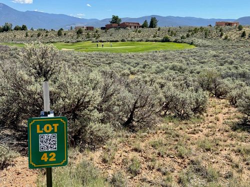42 Baird Dr, Ranchos De Taos, NM, 87557-8854 | Card Image