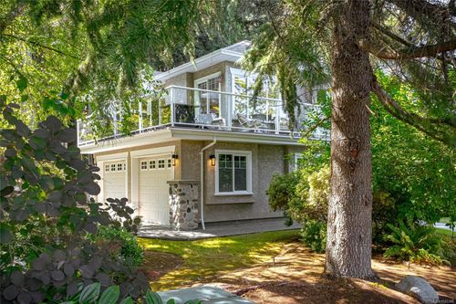 7348 Ridgedown Crt, Saanichton, BC, V8M2H7 | Card Image