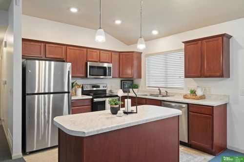 9152 Hanover St, Omaha, NE, 68122-5418 | Card Image