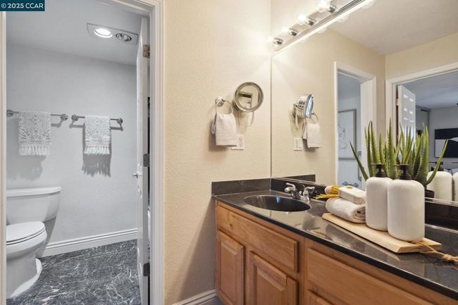 APT-109 - 155 Sharene Ln, Condo with 1 bedrooms, 1 bathrooms and 1 parking in Walnut Creek CA | Image 23