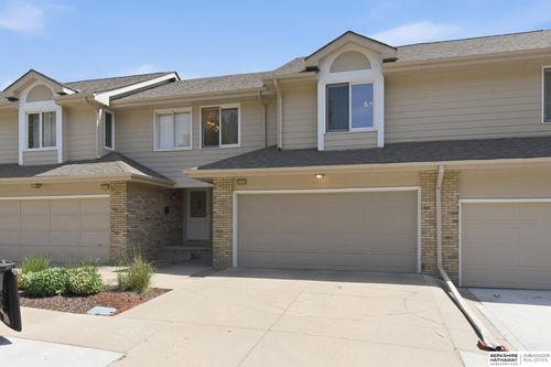 5583 Walnut St, Omaha, NE, 68106-2266 | Card Image