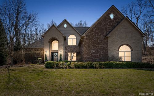 8473 Deerwood Rd, Clarkston, MI, 48348-4582 | Card Image