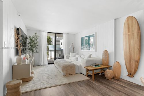 apt-207-4301 Collins Ave, Miami Beach, FL, 33140-3232 | Card Image