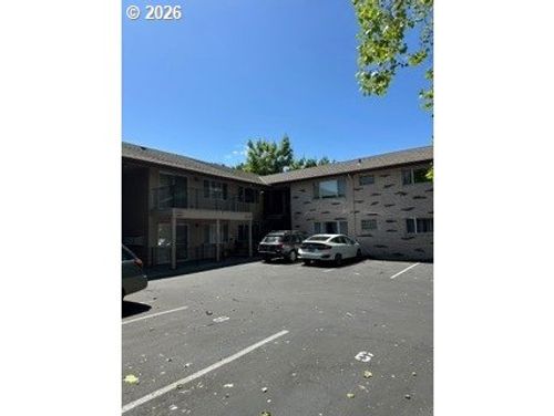 2026 Ne Clackamas St, Portland, OR, 97232 | Card Image