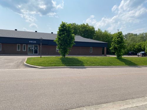 100 Victoria St, Pembroke, ON, K8A8E1 | Card Image