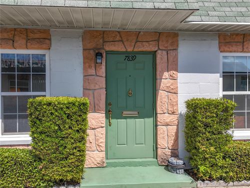 7839 39th Ter N, SAINT PETERSBURG, FL, 33709-4235 | Card Image