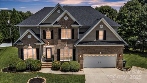 1735 30th Avenue Pl Ne, Hickory, NC, 28601-9124 | Card Image