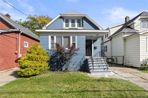 135 Floss Ave, Buffalo, NY, 14215-3909 | Card Image