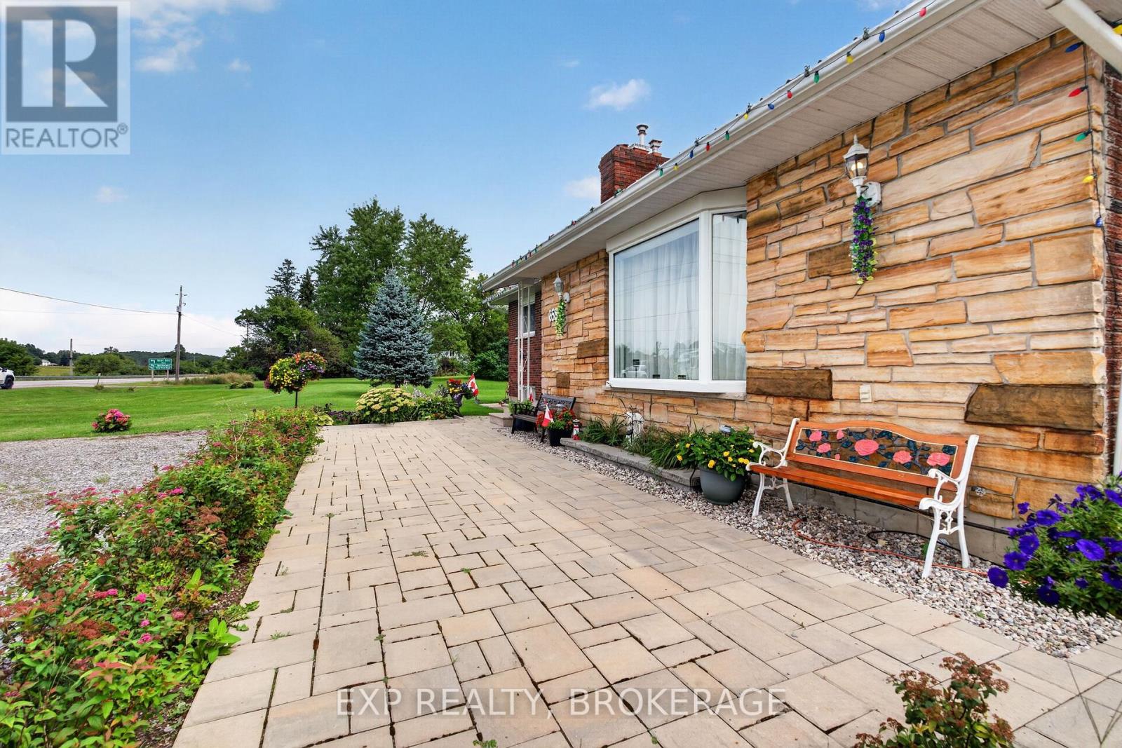 Residential in Kingston (City North of 401) 4