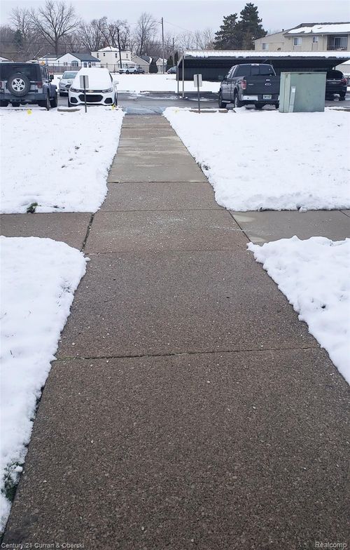 10185 Allen Pointe Dr, Allen Park, MI, 48101-1697 | Card Image