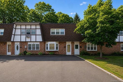 7 Roundtree Ct, Beacon, NY, 12508-2117 | Card Image