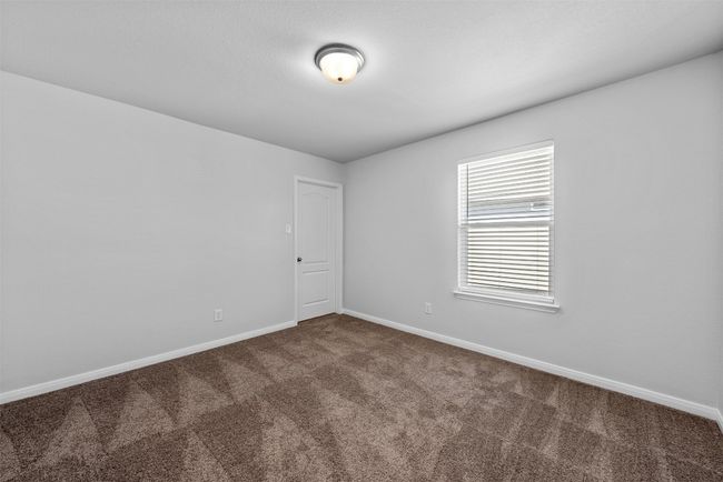 Carpeted empty room with baseboards | Image 28