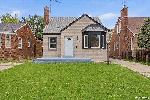 10681 Stratman St, Detroit, MI, 48224-2415 | Card Image