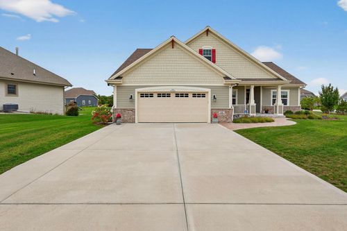 8818601 Duke St, Menomonee Falls, WI, 53051-1912 | Card Image