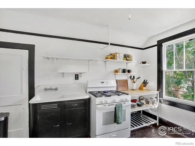 Upper Level 1 Bedroom | Image 24