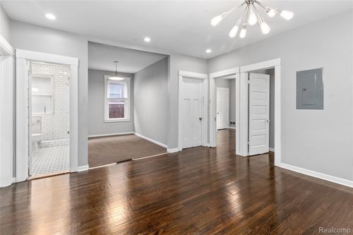 310 Hendrie St, Detroit, MI, 48202-3712 | Card Image