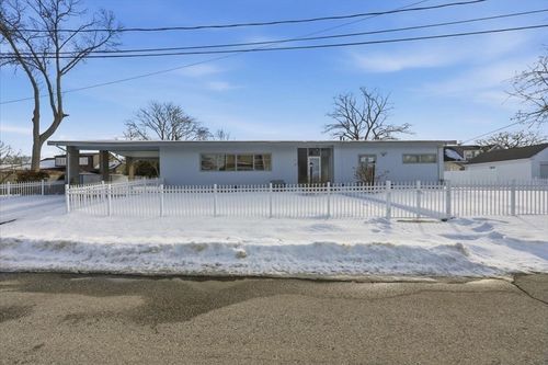 27 Kane St, Fall River, MA, 02720-6217 | Card Image