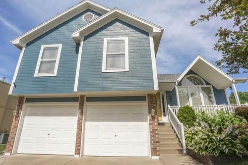 714 Shiloh Dr, Raymore, MO, 64083-8487 | Card Image