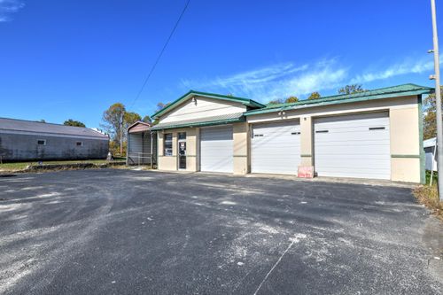 7360 Highway 421 N, Mckee, KY, 40447-8996 | Card Image