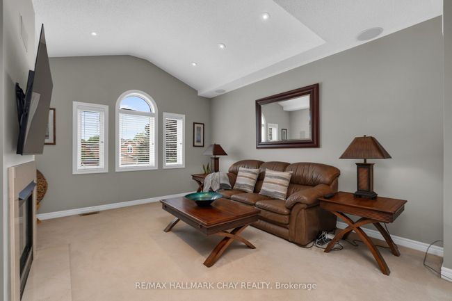 383 Hewitt Cir, House other with 3 bedrooms, 3 bathrooms and 4 parking in Newmarket ON | Image 20