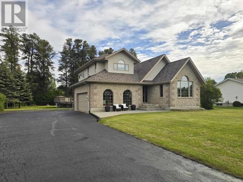 2169 Lacewood Dr, Thunder Bay, ON, P7K1C4 | Card Image