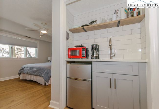 kitchenette in lower level suite | Image 27