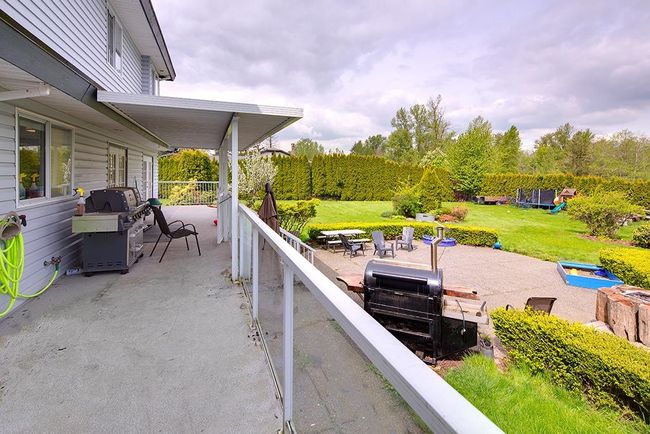 18851 74 Avenue, House other with 5 bedrooms, 4 bathrooms and 8 parking in Surrey BC | Image 32