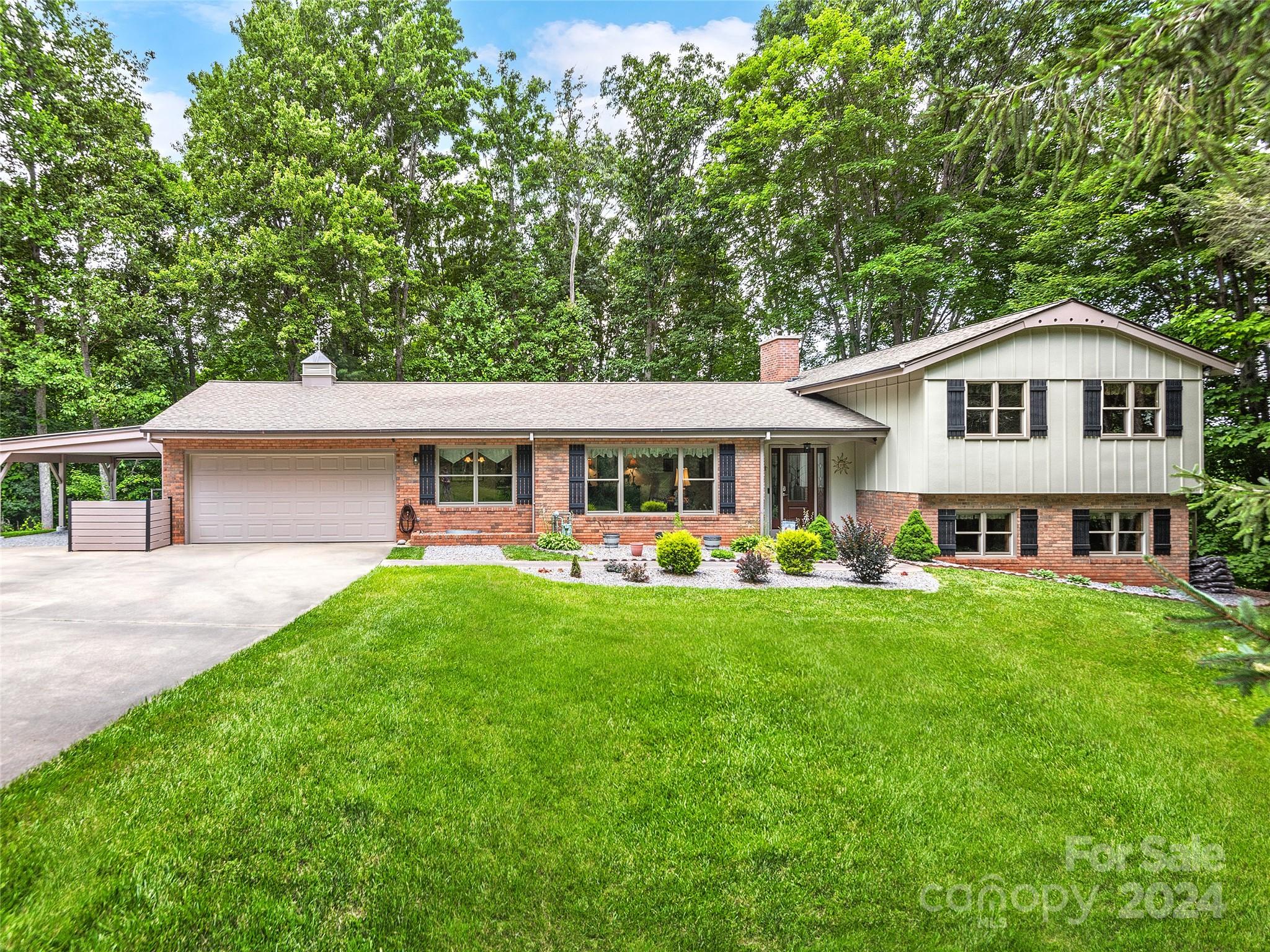 Country Club Dr, Waynesville, NC 28786