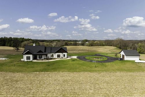 N7117 Black Creek Rd, PRINCETON, WI, 54968-8889 | Card Image
