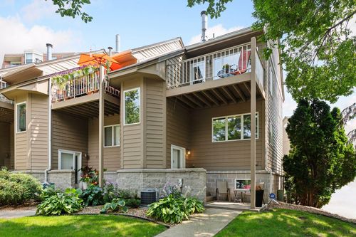 2824 Kenwood Isles Dr, Minneapolis, MN, 55408-1977 | Card Image