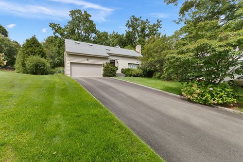86 Coachlamp Ln, Stamford, CT, 06902-2005 | Card Image