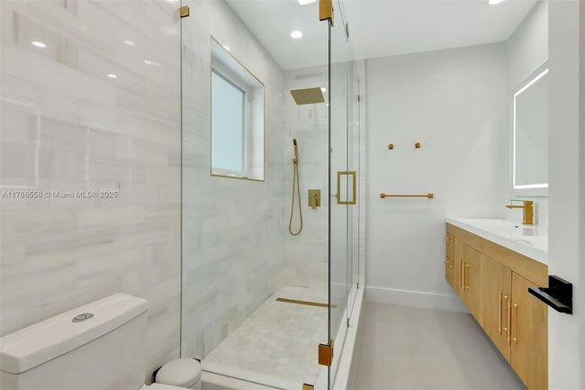 646 Ne 114 Th St, House other with 3 bedrooms, 2 bathrooms and null parking in Biscayne Park FL | Image 6