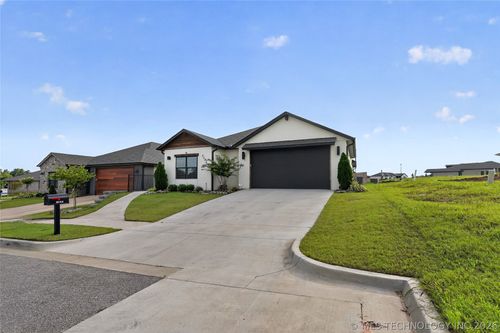 2042 E 130th St S, Jenks, OK, 74037-5100 | Card Image
