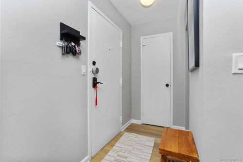 apt-8-64 Foxwood Dr, Pleasantville, NY, 10570-1177 | Card Image