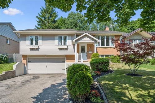 16 Nipigon St, Kitchener, ON, N2B3M3 | Card Image