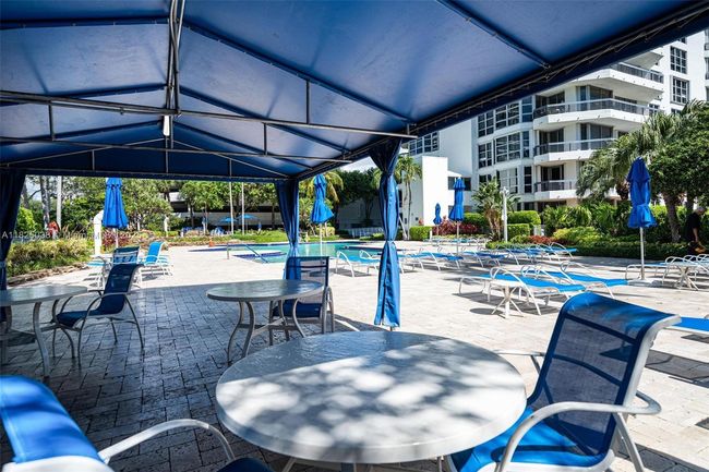 APT-1702 - 3500 Mystic Pointe Dr, Condo with 2 bedrooms, 2 bathrooms and null parking in Aventura FL | Image 16