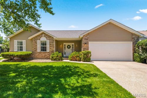 1075 Reddington Timbers Dr, Saint Charles, MO, 63304-5063 | Card Image