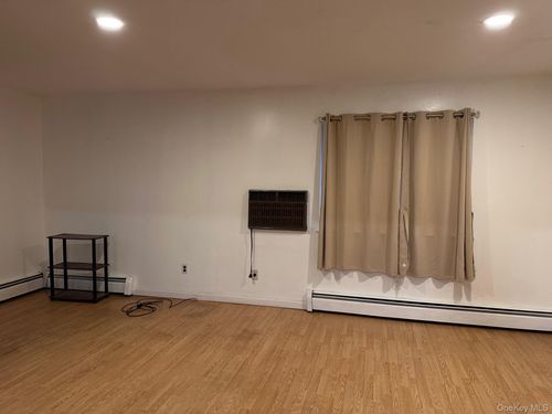 20 Broadway, Mastic, NY, 11950-2402 | Card Image