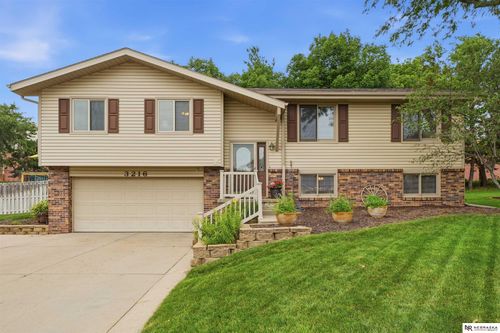 3216 S 76th St, Lincoln, NE, 68506-4611 | Card Image
