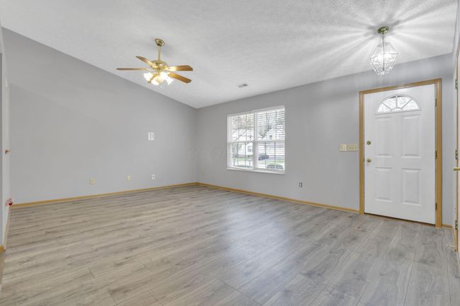7050 Weurful Dr, House other with 3 bedrooms, 2 bathrooms and null parking in Canal Winchester OH | Image 5