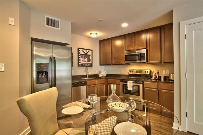 APT-117 - 924 E 51 St St, Townhouse with 1 bedrooms, 1 bathrooms and 1 parking in Austin TX | Image 4